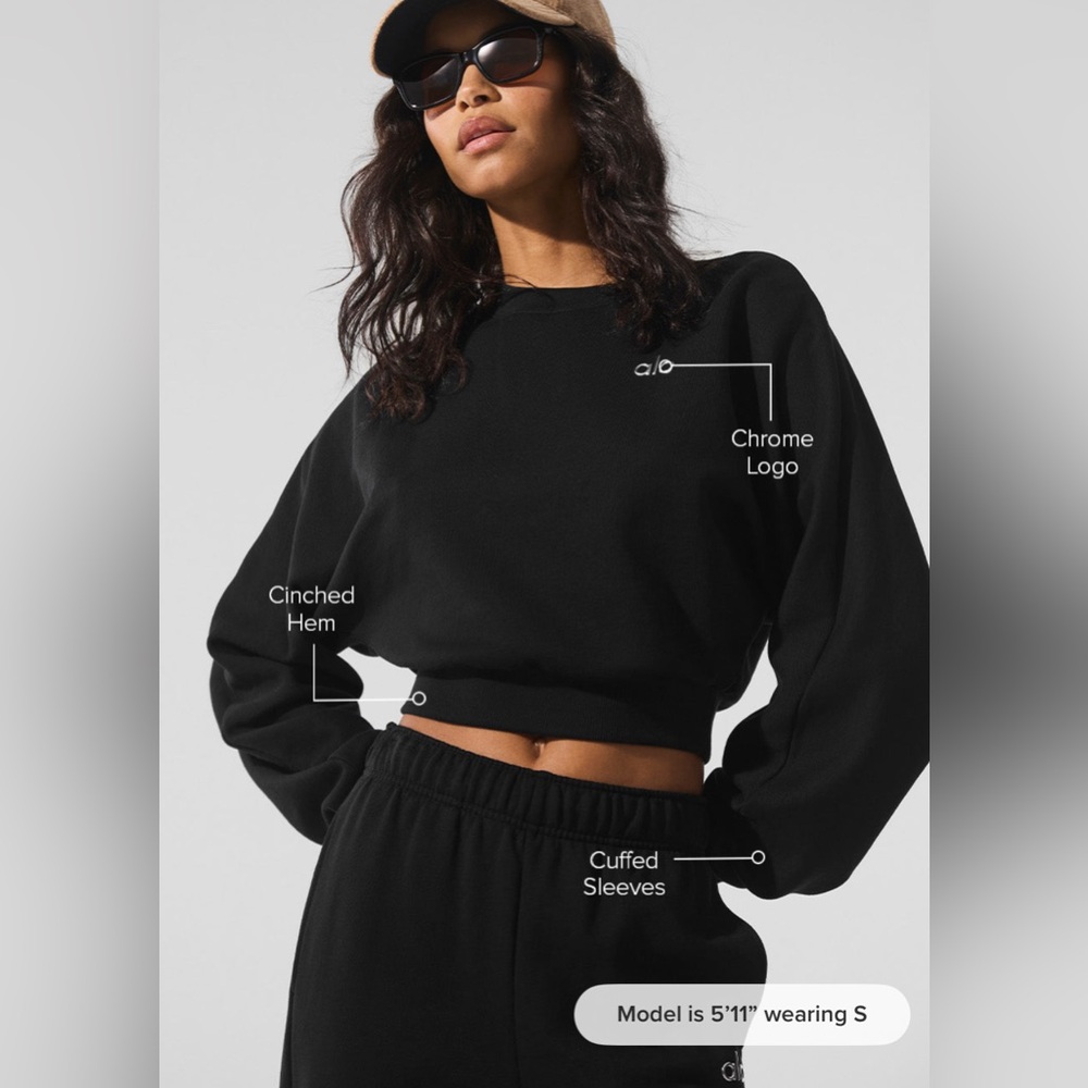 Cropped Accolade Crewneck - Black